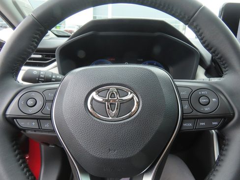 Used 2025 Toyota RAV4 Limited AWD/4WD image 28