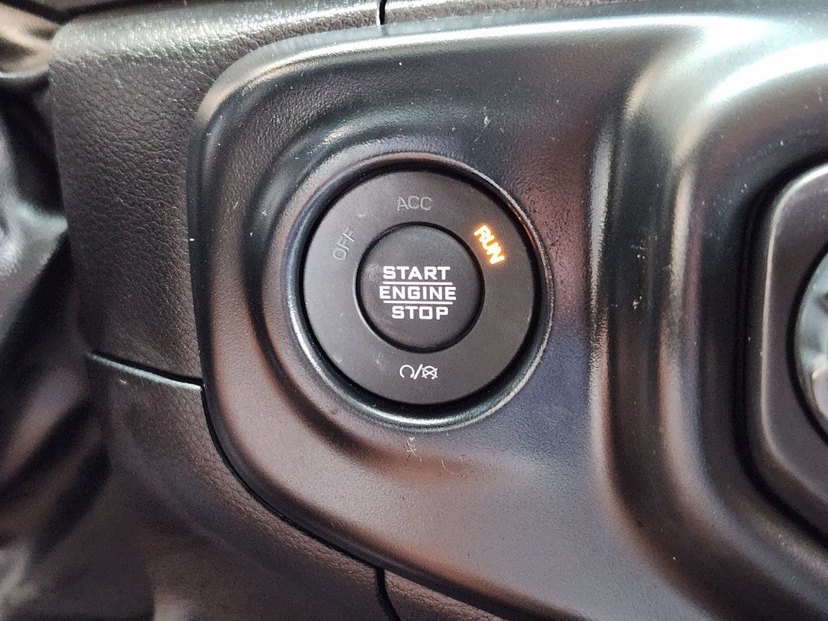 Used 2023 Jeep Wrangler Unlimited Sahara w/ Cold Weather Group AWD/4WD image 40