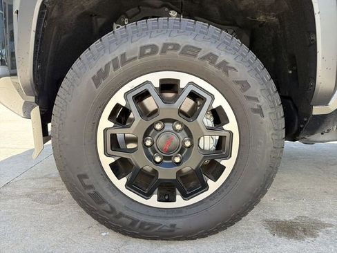 Used 2025 Toyota Tacoma TRD Off-Road AWD/4WD image 12