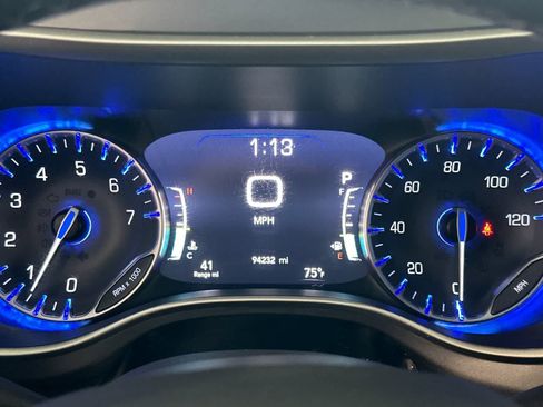 Used 2022 Chrysler Pacifica Touring-L FWD image 26