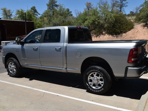 Used 2024 RAM 2500 Laramie AWD/4WD image 3