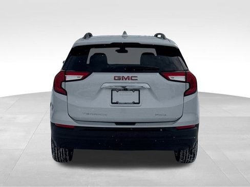 Used 2022 GMC Terrain SLE w/ Driver Convenience Package image 4