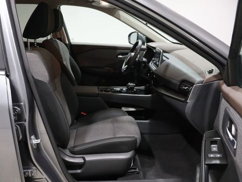 Used 2023 Nissan Rogue SV image 23