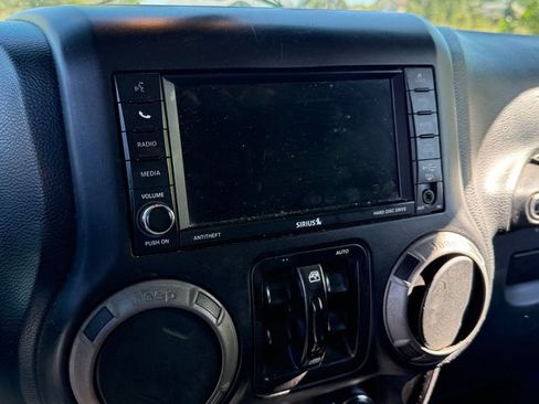 Used 2015 Jeep Wrangler Unlimited Sport w/ Quick Order Package 24S AWD/4WD image 4