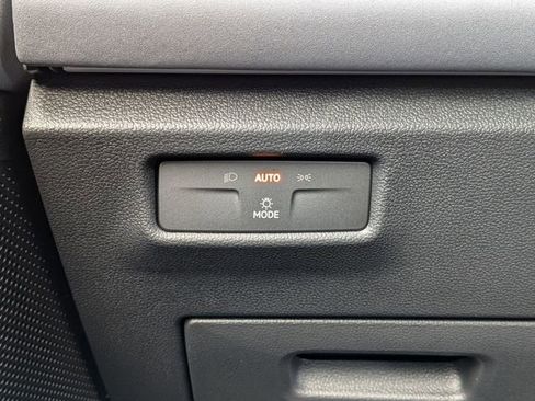 New 2026 Volkswagen Tiguan SE image 19