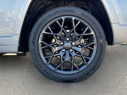 New 2026 Jeep Grand Cherokee Summit AWD/4WD image 32
