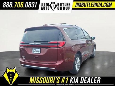 Used 2021 Chrysler Pacifica Touring-L w/ Uconnect Theater Family Group FWD image 26