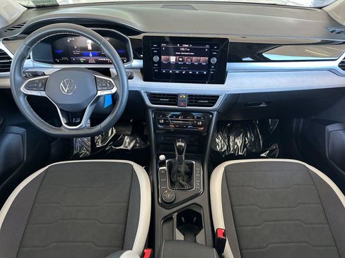 Used 2025 Volkswagen Taos SE w/ Panoramic Sunroof Package image 12