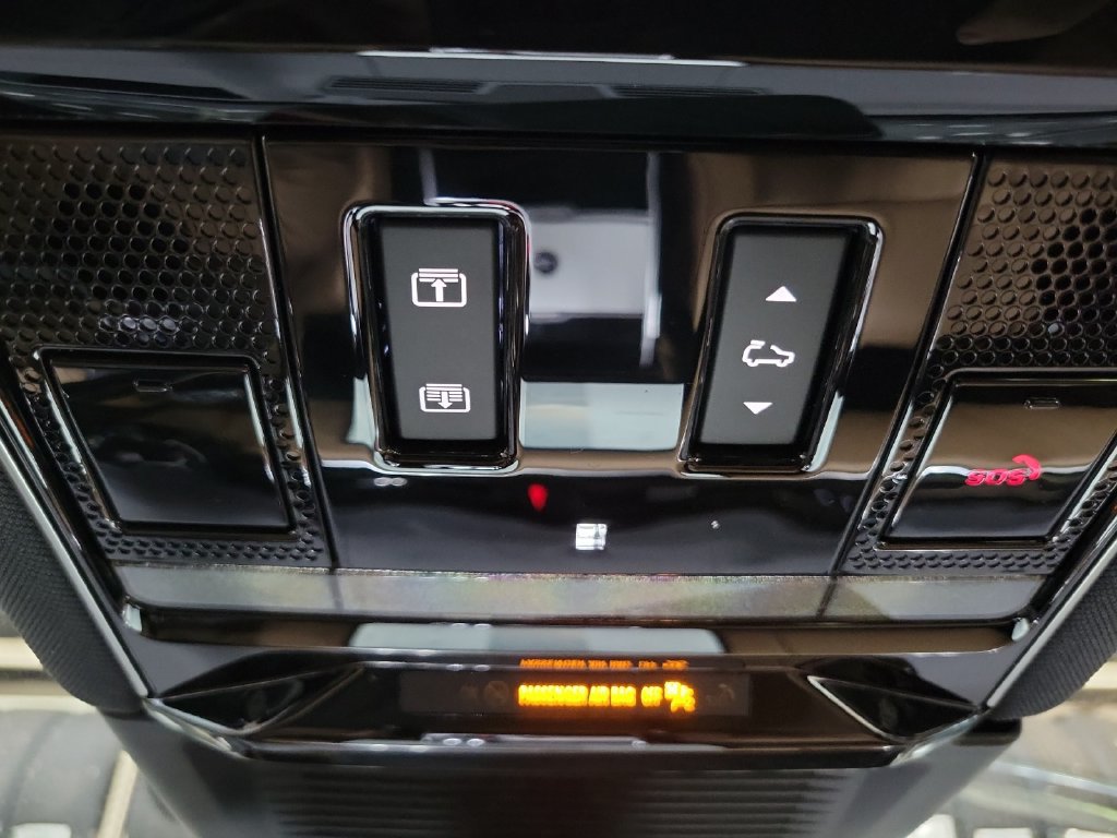 Used 2025 Land Rover Range Rover SE AWD/4WD image 21