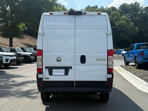 Used 2024 RAM ProMaster 2500 w/ Convenience Group FWD image 4