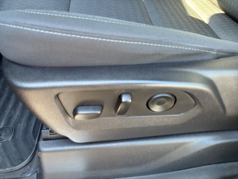 Used 2023 Chevrolet Silverado 1500 LT AWD/4WD image 26