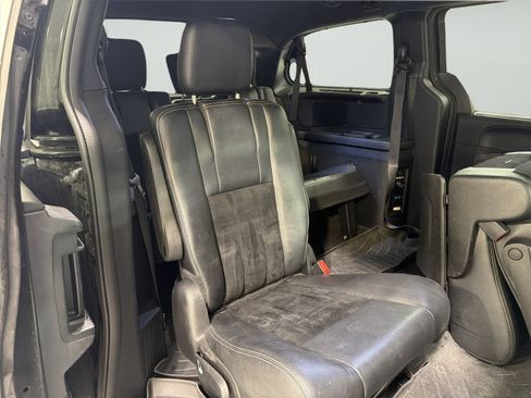 Used 2015 Dodge Grand Caravan SXT FWD image 12