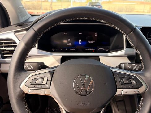 Used 2025 Volkswagen Taos SE FWD image 26