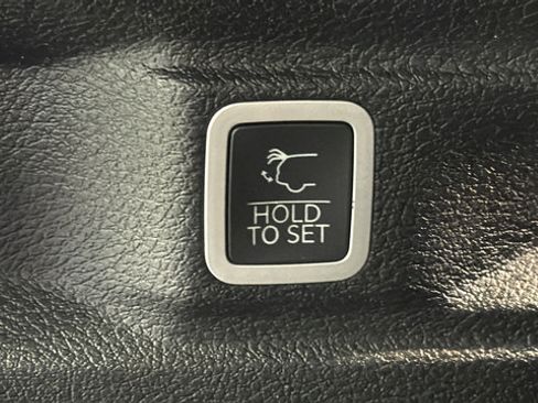 Used 2023 Jeep Grand Cherokee L Limited AWD/4WD image 28