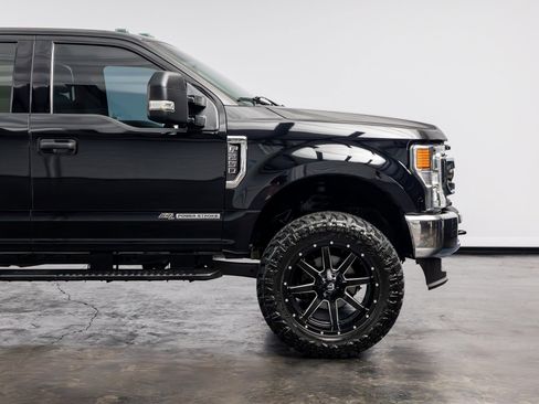 Used 2021 Ford F250 XLT w/ FX4 Off-Road Package image 23