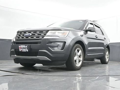 Used 2016 Ford Explorer XLT AWD/4WD image 39