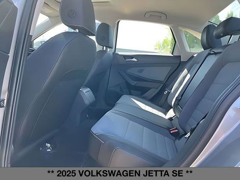 Used 2025 Volkswagen Jetta SE w/ Sunroof Package image 9