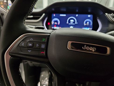 Used 2023 Jeep Grand Cherokee L Laredo AWD/4WD image 18