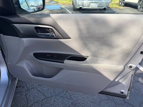 Used 2013 Honda Accord LX image 19