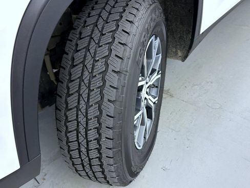 Used 2025 GMC Acadia AT4 AWD/4WD image 26