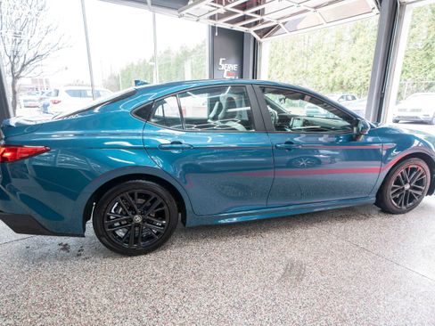 Used 2025 Toyota Camry SE image 4