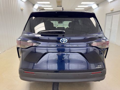 Used 2024 Toyota Sienna XLE image 6