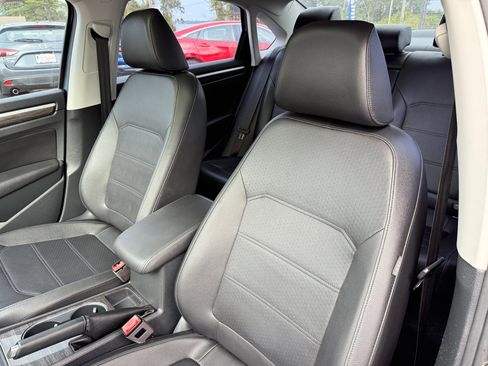 Used 2018 Volkswagen Passat 2.0T SE image 12