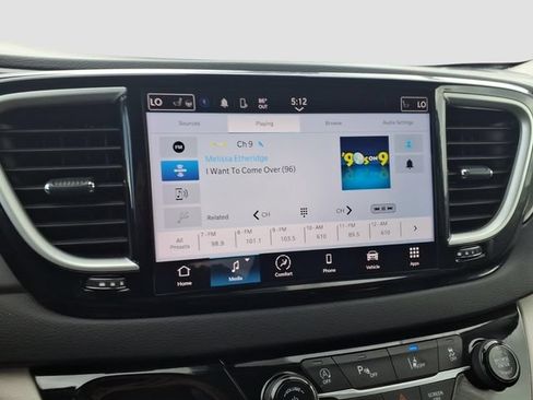 Used 2024 Chrysler Pacifica Touring-L FWD image 22