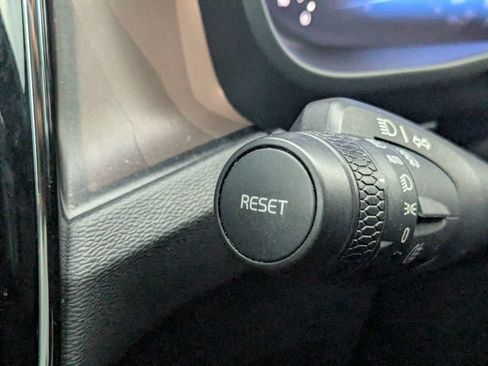 Used 2024 Volvo C40 Recharge Core AWD/4WD image 38