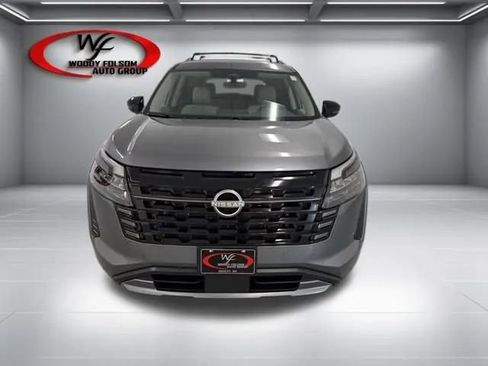 New 2026 Nissan Pathfinder SL image 2