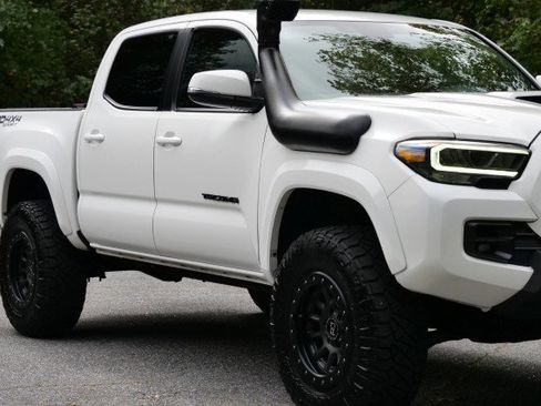 Used 2020 Toyota Tacoma TRD Sport image 36
