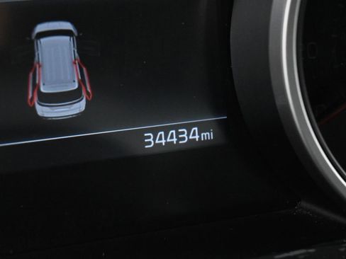 Used 2024 Kia Carnival LX image 35