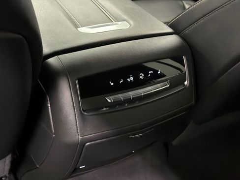 Used 2024 Cadillac Escalade ESV Luxury AWD/4WD image 20