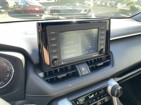 Certified 2022 Toyota RAV4 XLE w/ XLE Grade Weather Package AWD/4WD image 21