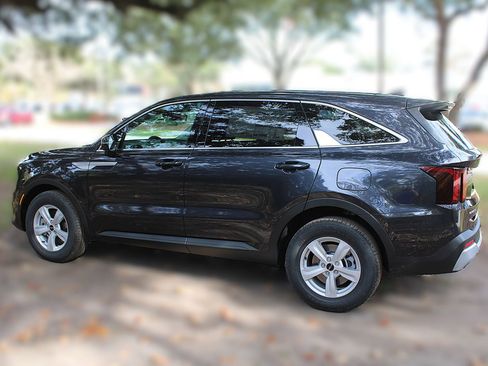 New 2026 Kia Sorento LX FWD image 13