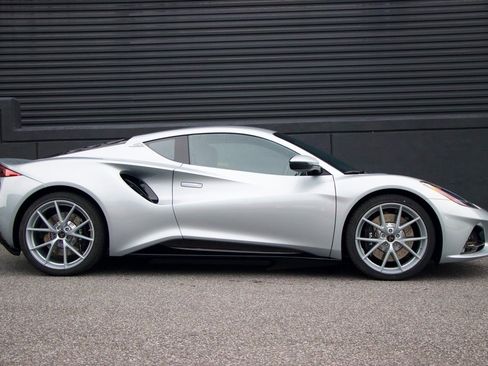 Used 2025 Lotus Emira image 6
