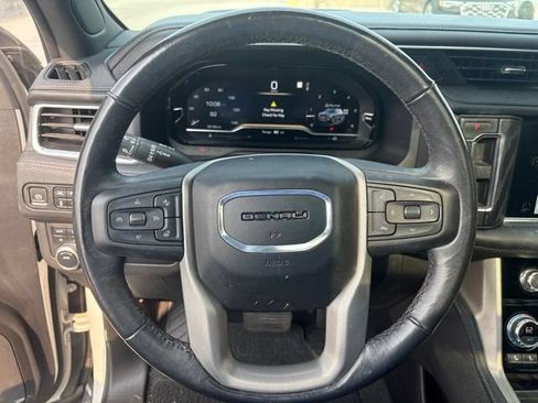 Used 2022 GMC Yukon XL Denali AWD/4WD image 9