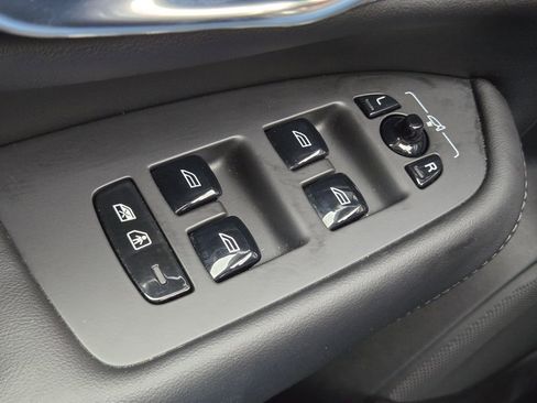 Used 2023 Volvo XC90 B6 Plus image 31