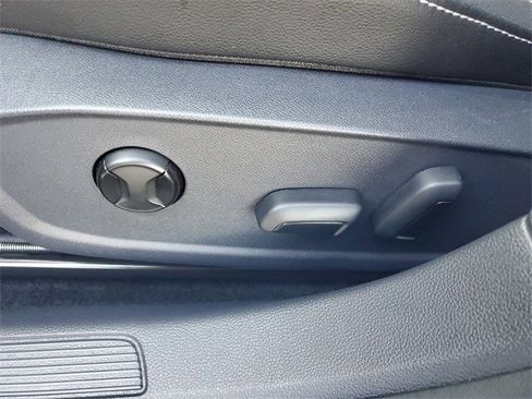 Certified 2024 Volkswagen Jetta SE image 18