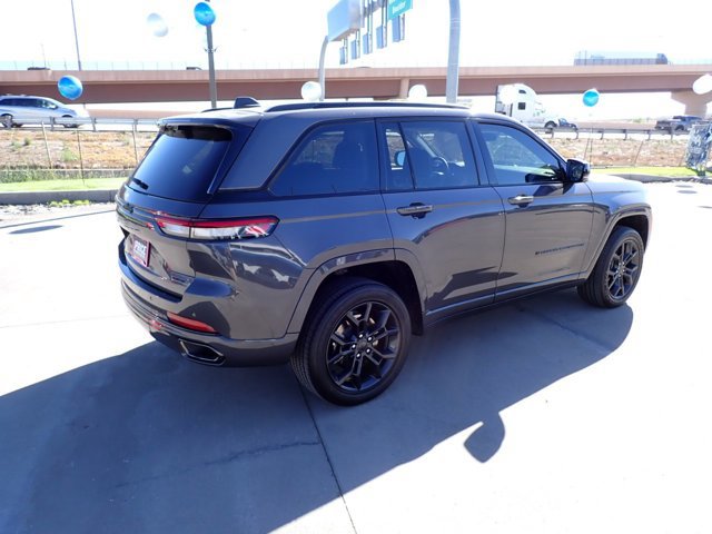Used 2023 Jeep Grand Cherokee 30th Anniversary AWD/4WD image 4