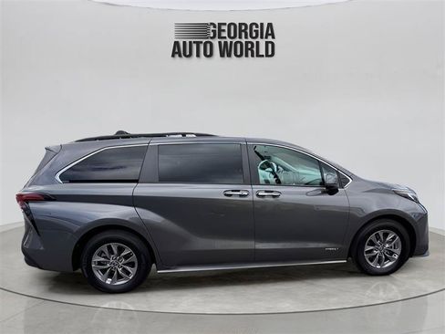 Used 2021 Toyota Sienna XLE AWD/4WD image 16