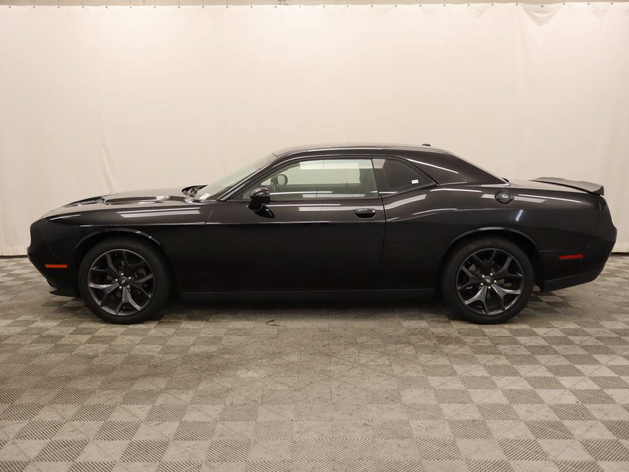 Used 2020 Dodge Challenger SXT w/ Blacktop Package RWD image 2
