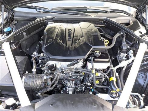 Used 2025 Genesis G70 2.5T image 23