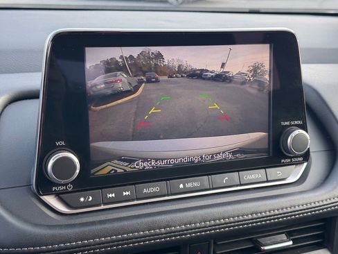 Certified 2025 Nissan Rogue SV image 25