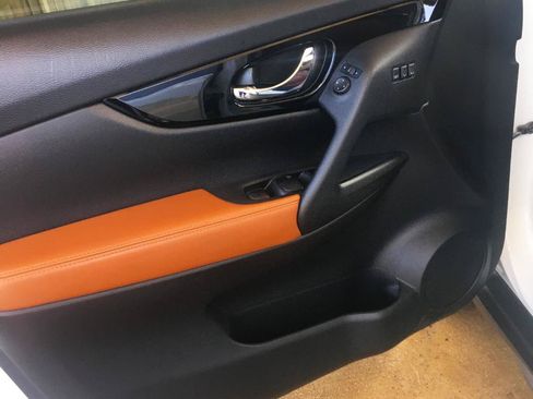 Used 2018 Nissan Rogue SL w/ Premium Package AWD/4WD image 12