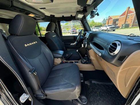 Used 2015 Jeep Wrangler Unlimited Sahara w/ Connectivity Group AWD/4WD image 11