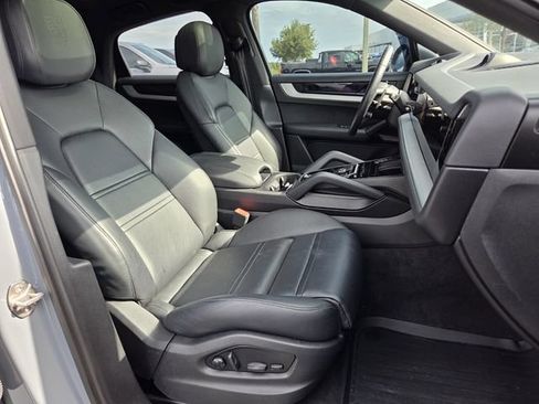 Used 2024 Porsche Cayenne Coupe AWD/4WD image 17
