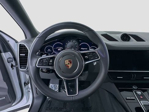 Certified 2022 Porsche Cayenne AWD/4WD image 12