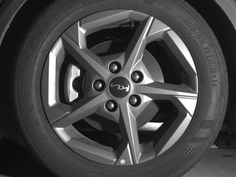 Used 2025 Kia K4 LXS image 11