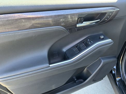 Used 2022 Toyota Highlander Limited image 14